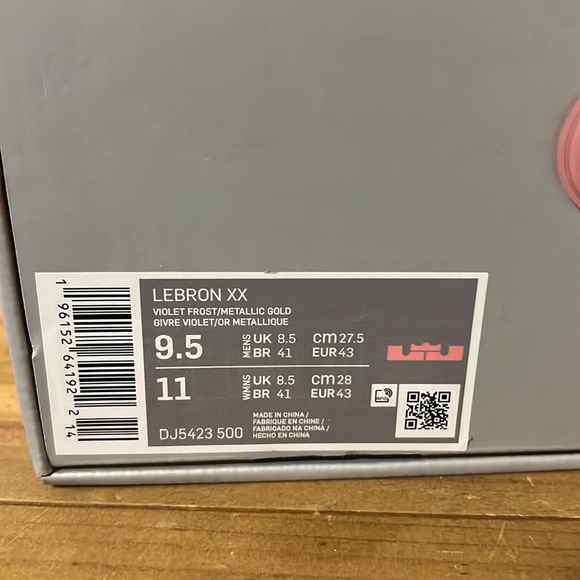 LeBron 20 Violet Frost - Picture 4 of 7